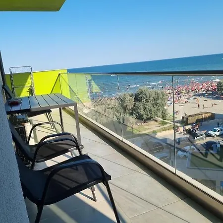 Hampton 4 By Alz Apartment