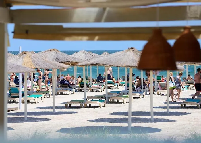 Hampton 4 By Alz Năvodari